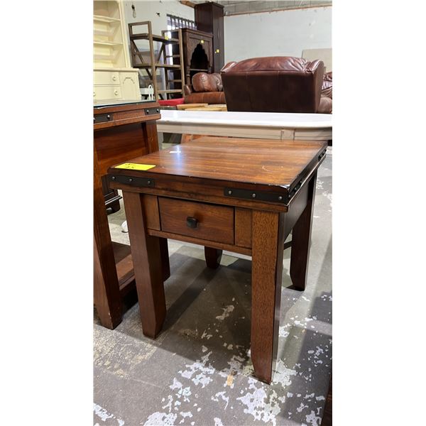 1-DRAWER WOOD END TABLE 20" X 23" X 24"