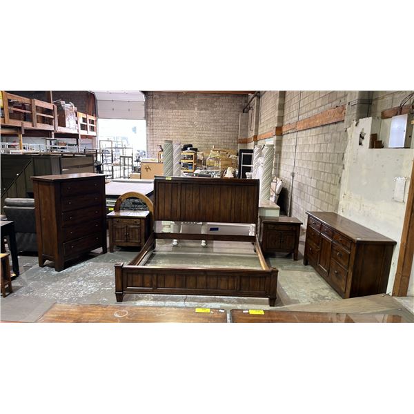 BROYHILL ATTIC HEIRLOOMS 5-PC BEDROOM SUITE INCLUDING; KING SIZE BED, 7-DRAWER 1-DOOR DRESSER,