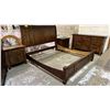 Image 4 : BROYHILL ATTIC HEIRLOOMS 5-PC BEDROOM SUITE INCLUDING; KING SIZE BED, 7-DRAWER 1-DOOR DRESSER,