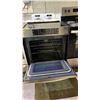 Image 3 : FRIGIDAIRE GALLERY STAINLESS STEEL ELECTRIC INDUCTION STOVE WITH CONVECTION OVEN