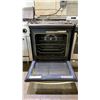 Image 3 : WHIRLPOOL GOLD SERIES STAINLESS STEEL ELECTRIC STOVE WITH CONVECTION OVEN