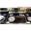 Image 2 : SAMSUNG STAINLESS STEEL ELECTRIC STOVE WITH CONVECTION OVEN