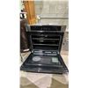 Image 2 : FRIGIDAIRE STAINLESS STEEL BUILT-IN ELECTRIC OVEN 28" X 26"