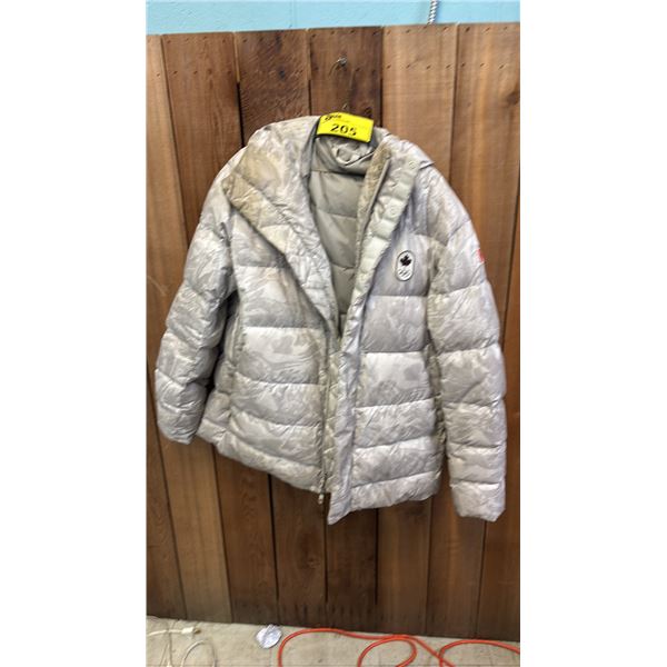 MEN'S LULULEMON SIZE M TEAM CANADA BEIJING 2022 WINTER OLYMPICS CLOSING CEREMONY PUFFER JACKET