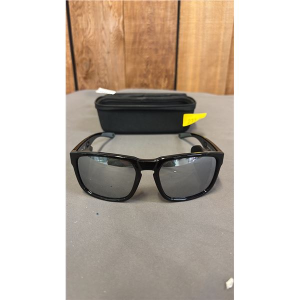 DRAGON LATITUDE X LL SUNGLASSES WITH DETACHABLE LEATHER SIDE SHIELDS: INCLUDES CASE
