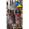 Image 4 : LULULEMON TEAM CANADA WATERPROOF WINTER BOOTS