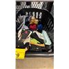Image 2 : BIN OF ASSORTED GLOVES AND LAPTOP BAG