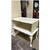 Image 1 : WHITE VINTAGE STYLE ACCENT TABLE