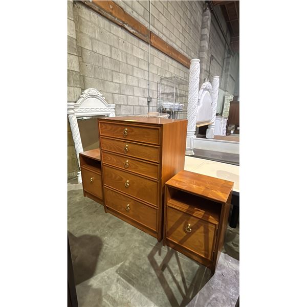 5 DRAWER WOODEN DRESSER & 2 NIGHT STANDS