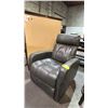 Image 1 : LEATHER POWER ROCKING RECLINER