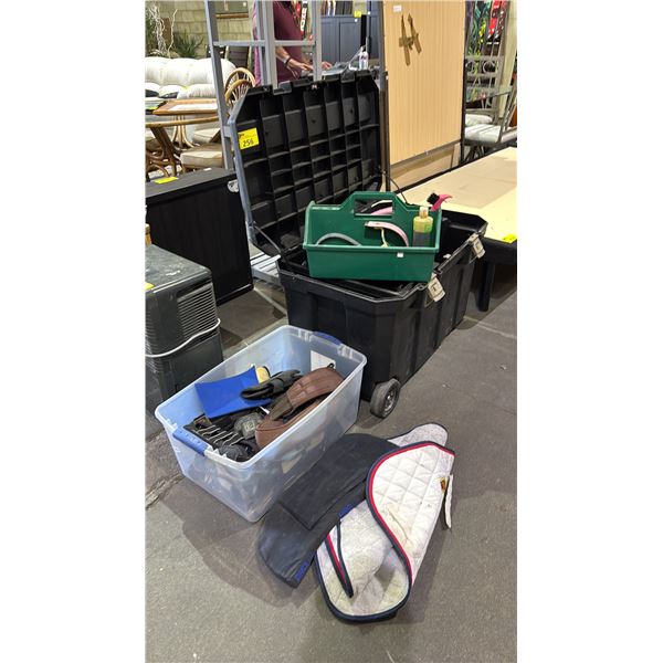 HORSE SADDLE BLANKET, MULTI RISER PAD & (2) TOTES OF LEATHER TACK & HORSE GROOMING EQUIPMENT