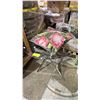 Image 2 : CIRCULAR DINING TABLE WITH GLASS TOP AND METAL BASE
