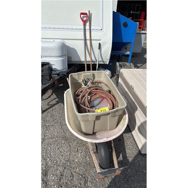 WHEELBARROW & TOTE OF ASSORTED ITEMS INCLUDING; SUBMERSIBLE SUMP PUMP, HIGH PRESSURE AIR HOSE & MORE