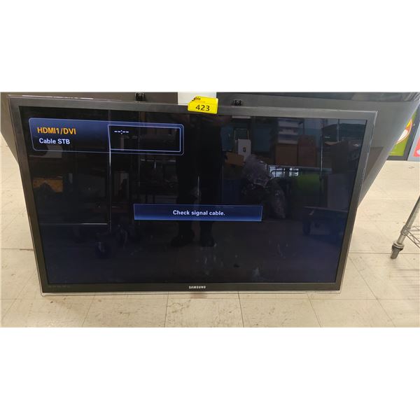 *POWERS ON* SAMSUNG 55" TV WITH POWER CORD & REAR MOUNTING BRACKET FOR WALL MOUNT (NO STAND, NO