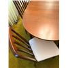 Image 2 : Victoriaville Dining Table & Chairs