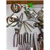 Image 12 : Assortment of Kitchen Utensils