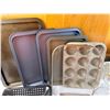 Image 7 : Lot of Baking & Kitchenware