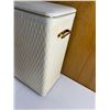 Image 3 : Vintage Laundry Hamper