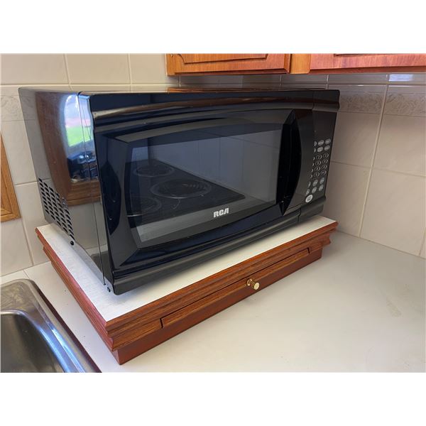 RCA Microwave & Stand