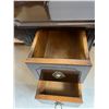 Image 6 : Vintage Vanity Table