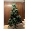 Image 1 : Pre-Lit Christmas Tree