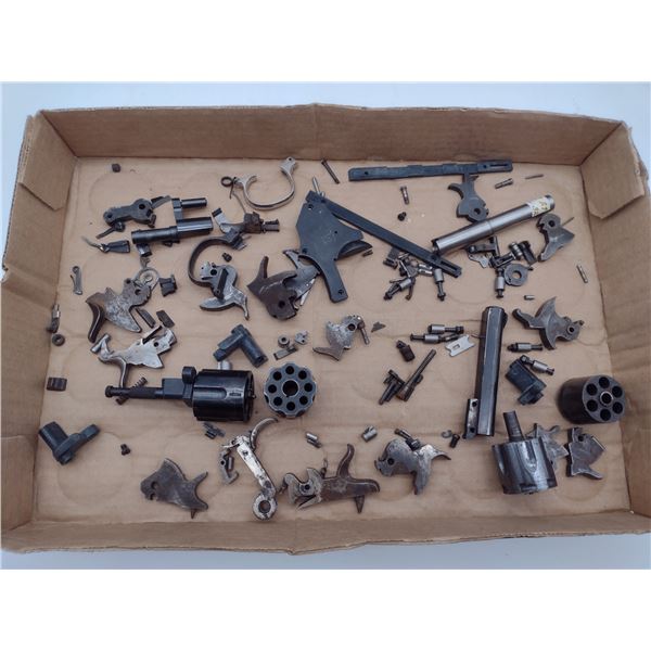 Large assortment of gun parts (C2)