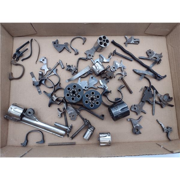Large assortment of gun parts (C2)