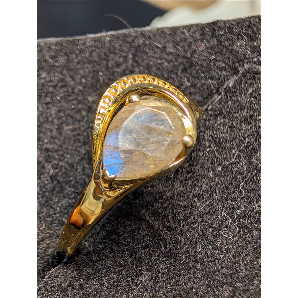 SILVER(2.6G), MOON STONE (0.5CT) EARRING
