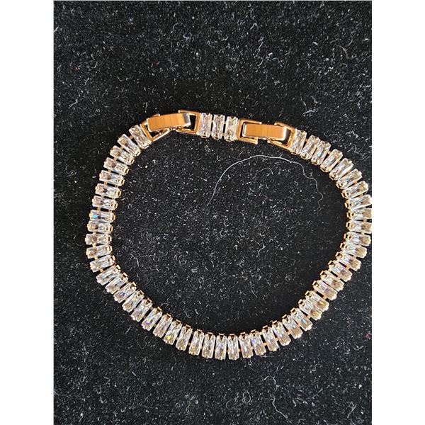 *NEW* 18KT GOLD PLATED 5MM EMERALD CUT SIMULATED DIAMOND (CZ) TENNIS BRACELET: ADJUSTABLE 6.75"-7.5"