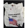 Image 2 : SIZE L AUDIE MURPHY STAMP T-SHIRT WITH PIN & ASSORTED VINTAGE US STAMPS
