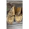 Image 4 : SHELF OF ASSORTED MOCCASINS