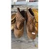 Image 5 : SHELF OF ASSORTED MOCCASINS
