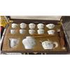 Image 2 : CHINESE 15-PC TEA SET IN CARRY CASE