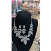 Image 3 : SHELF OF ASSORTED RHINESTONE JEWELRY SETS