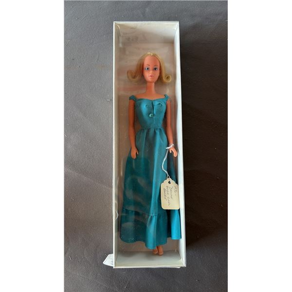 VINTAGE 1976 DELUXE QUICK CURL BARBIE