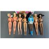 Image 3 : ASSORTED VINTAGE BARBIES IN VINTAGE 1980 FASHION DREAM BARBIE FASHION DOLL TRUNK