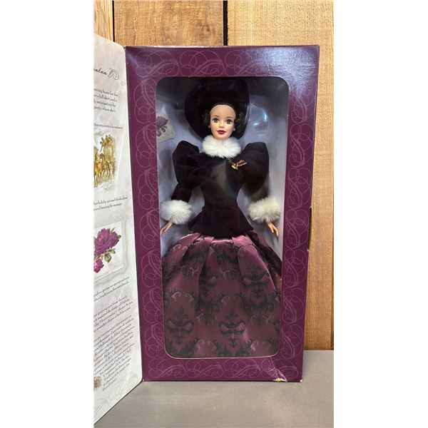 VINTAGE 1997 HALLMARK HOLIDAY TRADITIONS BARBIE *IN ORIGINAL BOX*