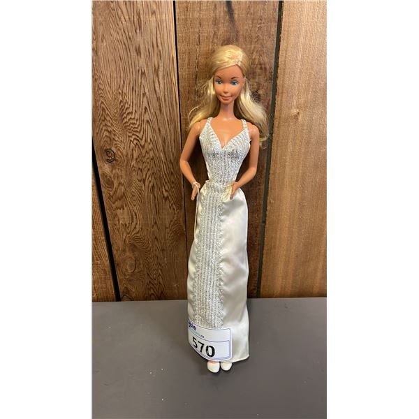 VINTAGE 1976 SUPERSIZE BARBIE (18"T)