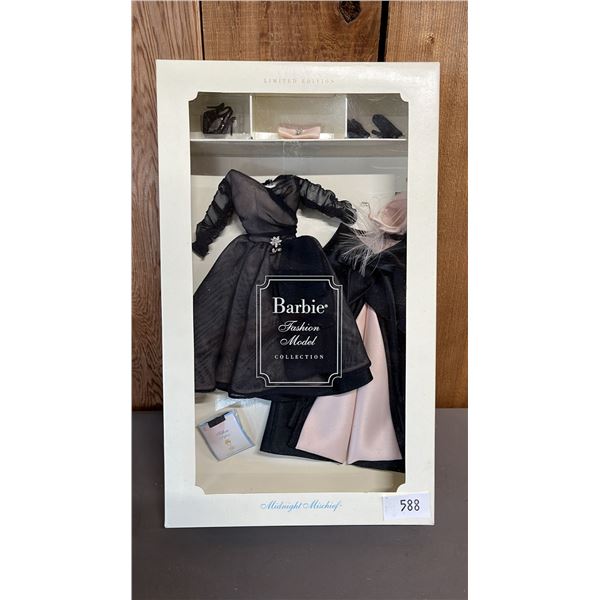 VINTAGE 2002 BARBIE FASHION MODEL COLLECTION "MIDNIGHT MISCHIEF" CLOTHING SET *IN ORIGINAL BOX*