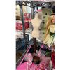 Image 4 : VINTAGE FAIRY BARBIE, REUSABLE BARBIE BAG, MINI DRESS FORM, MINI LIP-SHAPED CHAIR & MORE