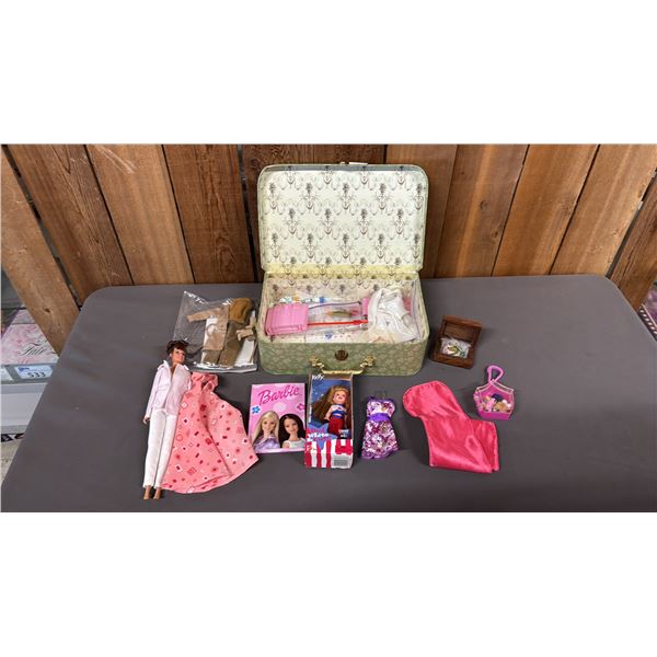 VINTAGE THERESA FASHION DOLL, KELLY DOLL & ASSORTED BARBIE CLOTHES IN LA BELLE MODE DOLL BRIEFCASE