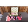 Image 1 : VINTAGE THERESA FASHION DOLL, KELLY DOLL & ASSORTED BARBIE CLOTHES IN LA BELLE MODE DOLL BRIEFCASE