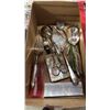 Image 4 : SHELF OF VTG SILVER PLATED FLATWARE, CONCH SHELL SHAPED SPOON SETS, CERAMIC NAPKIN HOLDERS & MORE