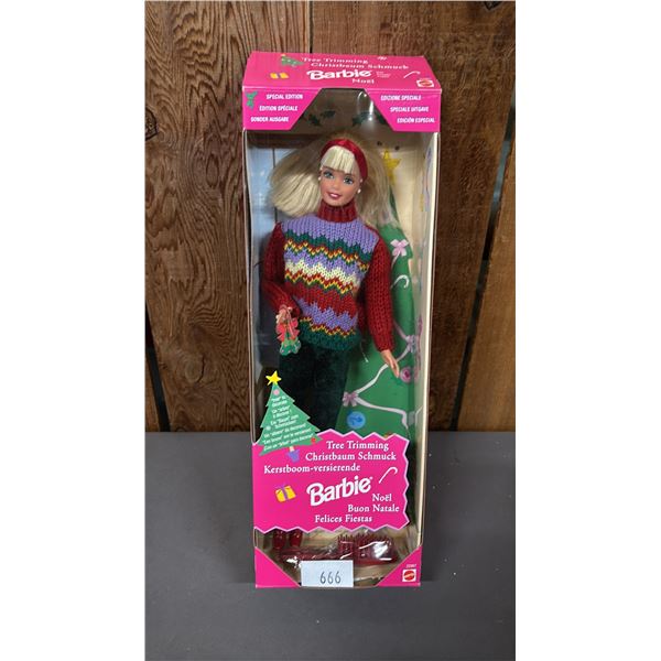 VINTAGE 1998 TREE TRIMMING BARBIE *IN ORIGINAL BOX*