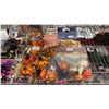 Image 3 : COLLECTION OF ASSORTED MINIATURE HALLOWEEN DECORATIONS: PUMPKINS, SPIDERS, SKELETON & MORE