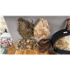 Image 2 : VINTAGE ZIPPERED CARRY CASE OF ASSORTED WIGS