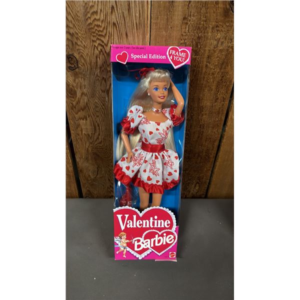 VINTAGE 1994 VALENTINE BARBIE *IN ORIGINAL BOX*