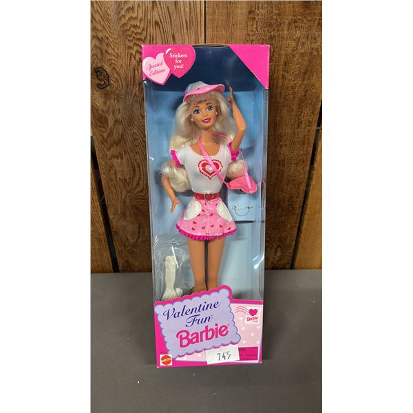 VINTAGE 1996 VALENTINE FUN BARBIE *IN ORIGINAL BOX*