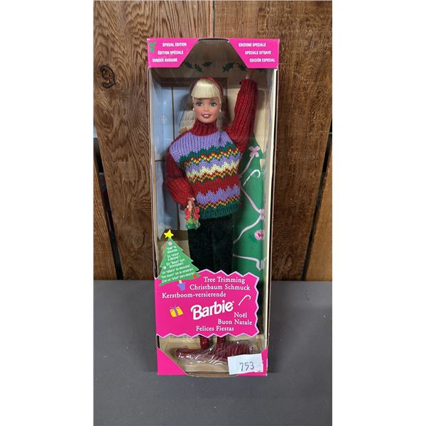 VINTAGE 1998 TREE TRIMMING BARBIE *IN ORIGINAL BOX*