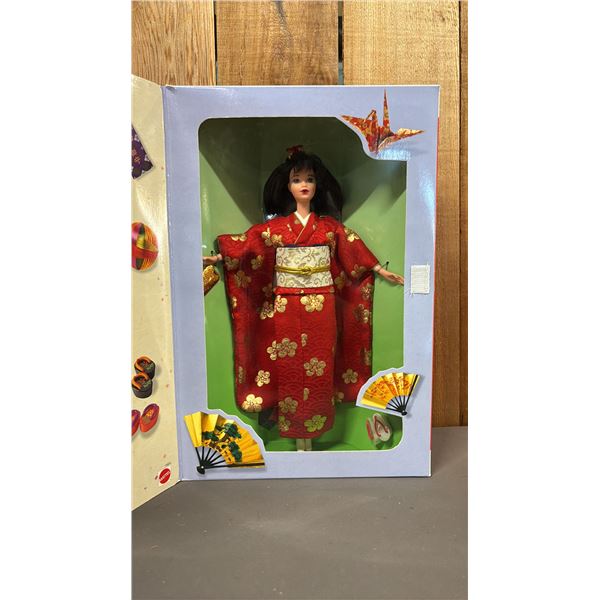 VINTAGE 1995 HAPPY NEW YEAR JAPANESE BARBIE  *IN ORIGINAL BOX*